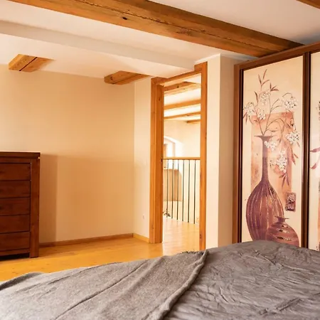 Old Town Duplex, 24/7 Self Check In Loft *