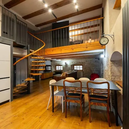 Old Town Loft Duplex, 24h7d Self Check In Loft Апартаменты *